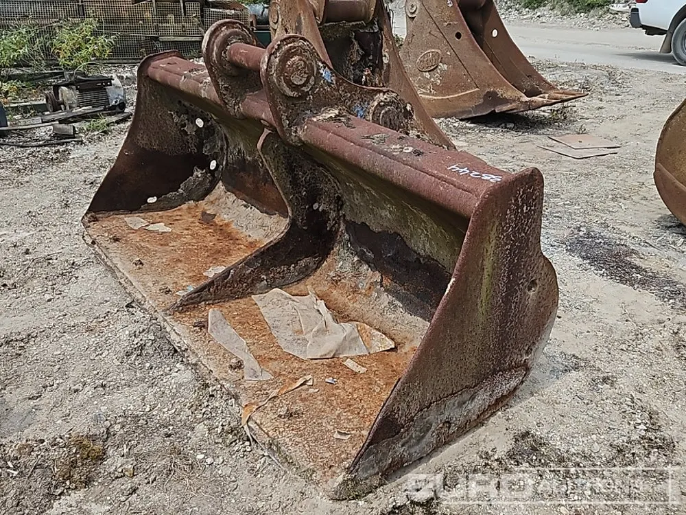 84" Ditching Bucket 80mm Pin to suit 20 Ton Excavator