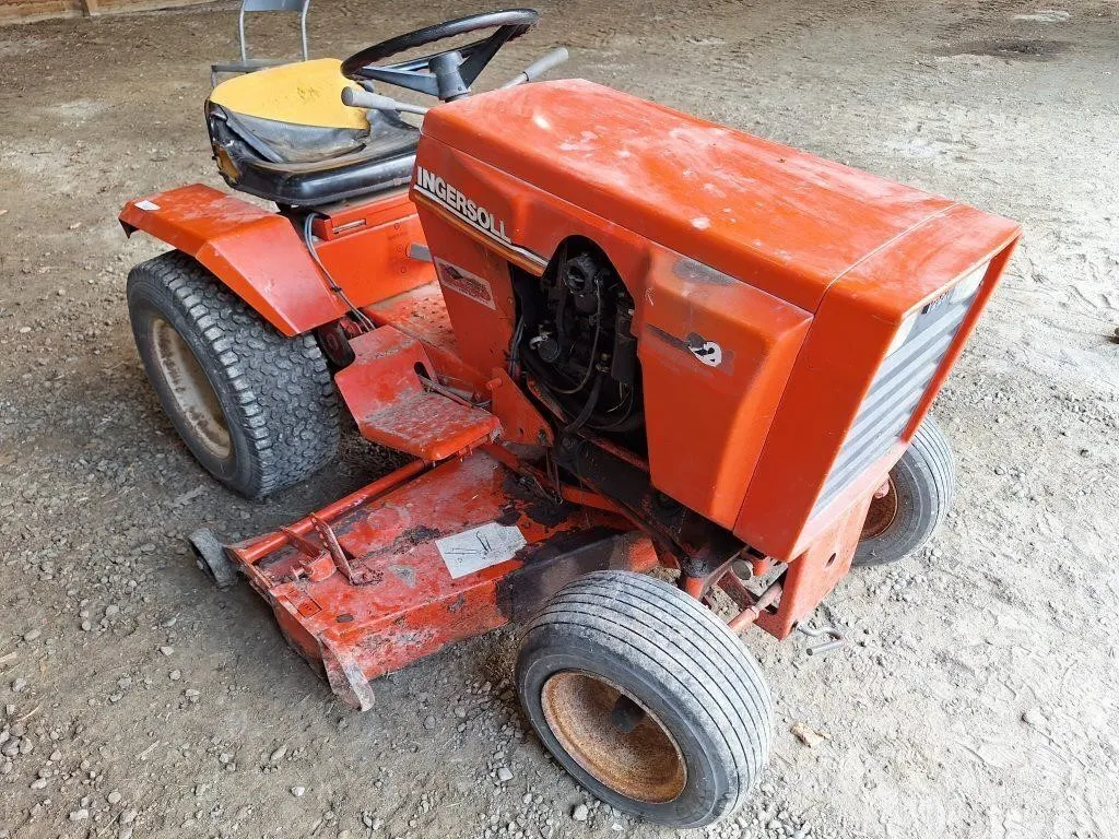 Case Ingersoll 224 riding lawn mower. 48" deck