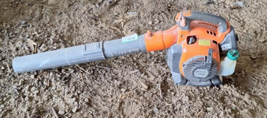 Husqvarna 125BV gas powered leaf blower