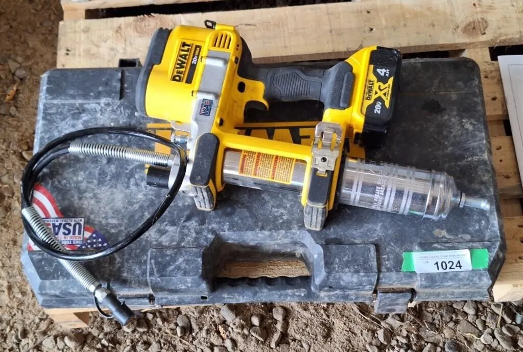 Dewalt 20V battery operated grease gun with 1