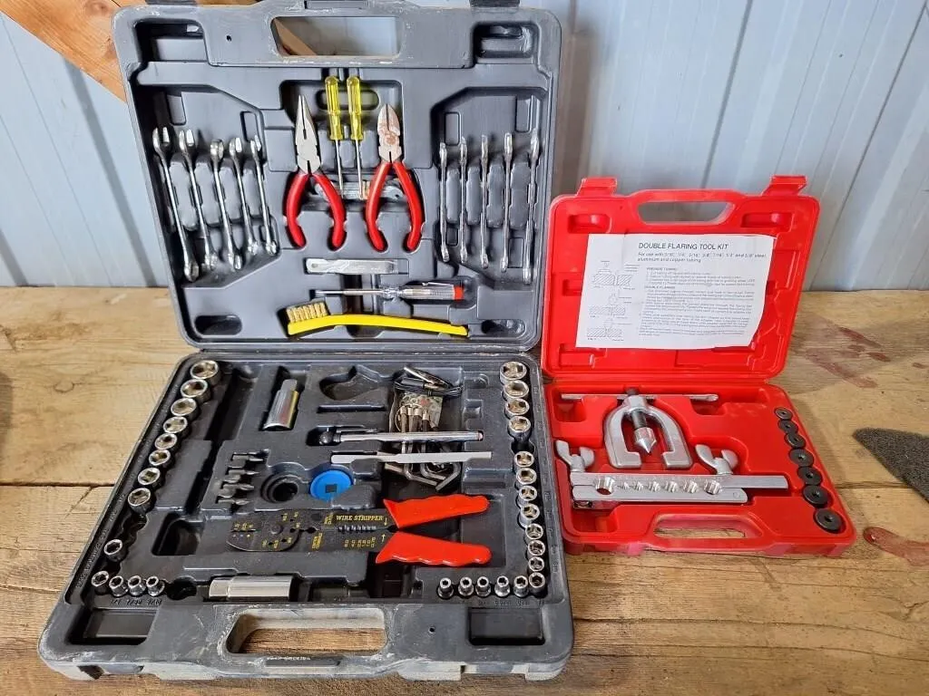 Double flaring tool kit and tool kit with case