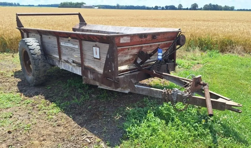 International manure spreader. No beater.