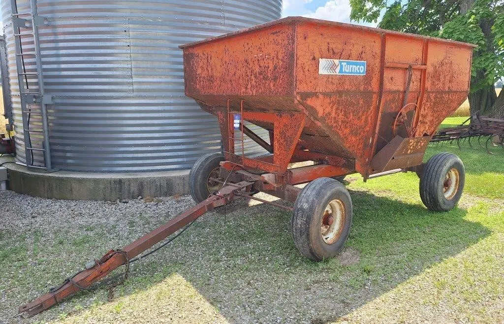 180BU Turnco Gravity wagon on horst running gear