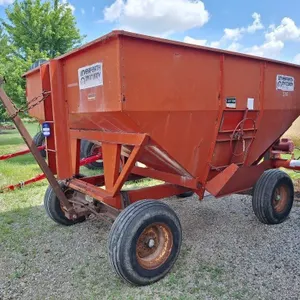 Unverferth McCurdy 200BU wagon  on a Martin