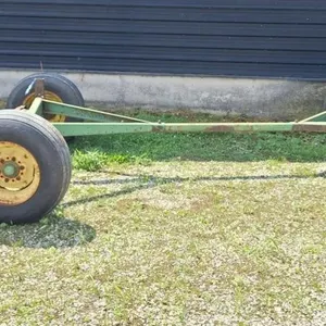 John Deere 965 wagon running gear with 9.5L-15