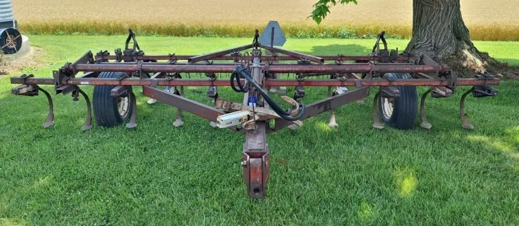 International 45 Vibrashank cultivator 15" with