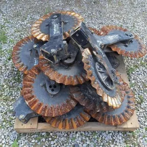 11 Yetter 2960 unit coulters off 950 planter