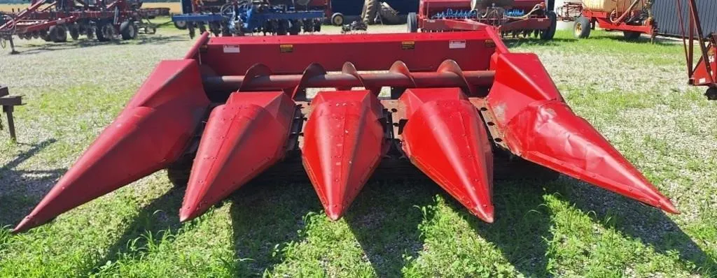 International Model 844, 4 row 30" corn head