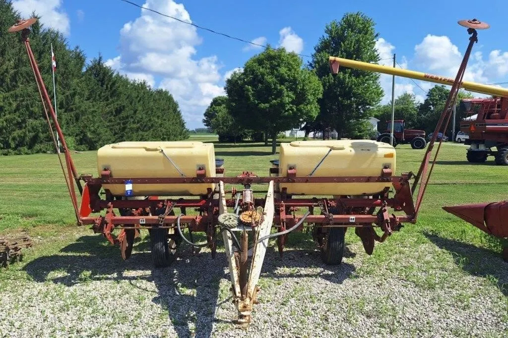 International 56 4 row corn planter with
