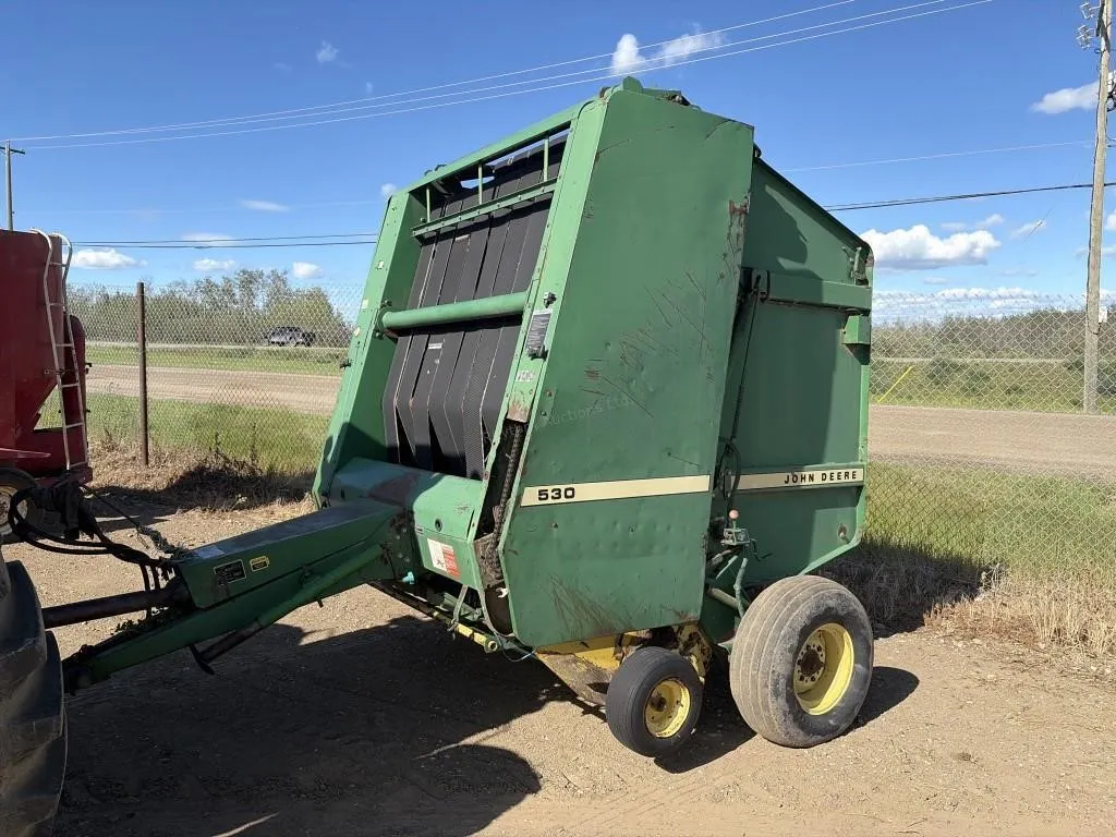 John Deere 530 Round Baler