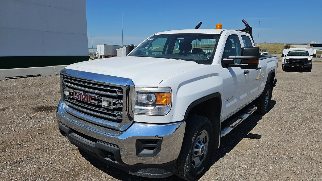2015 GMC Sierra 2500HD 4x4 4dr Crew Cab SB