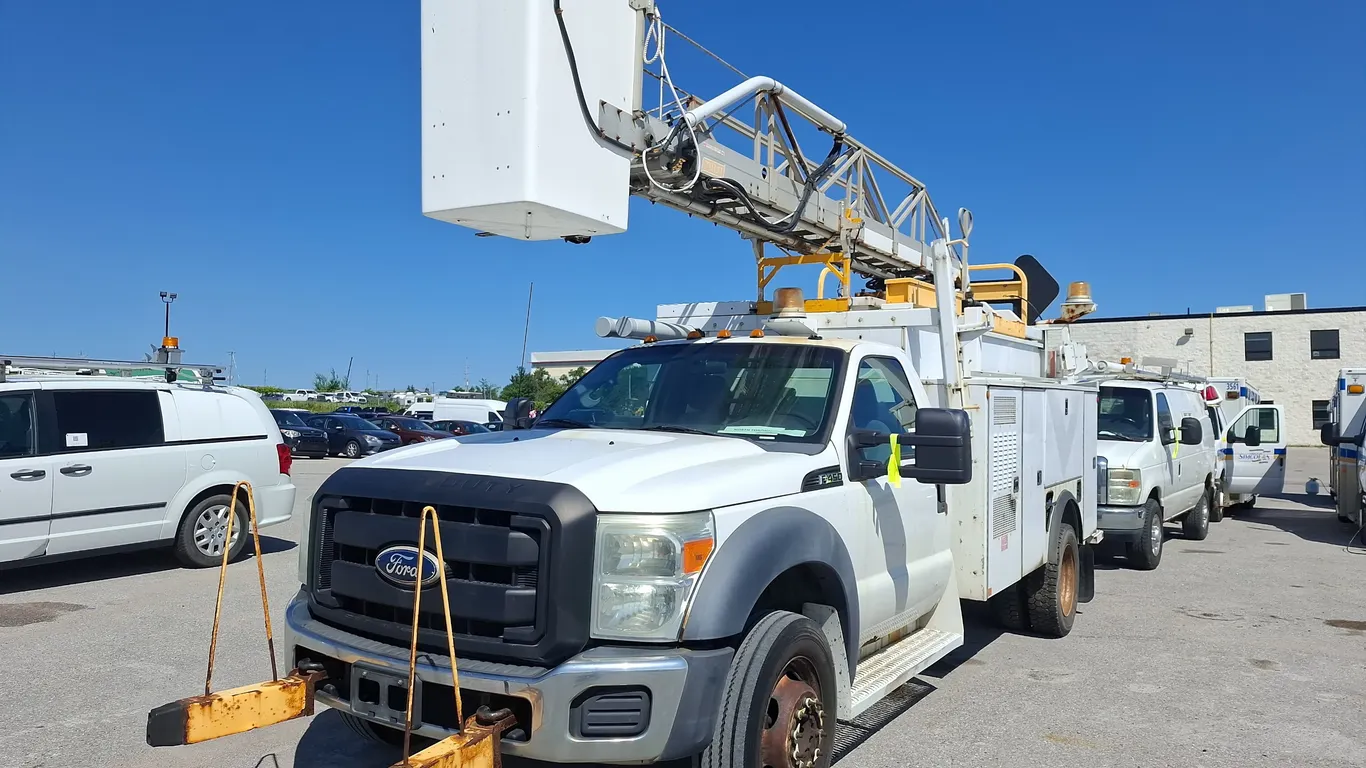 Non-Operable 2011 Ford F-450 Super Duty S/A Bucket Truck