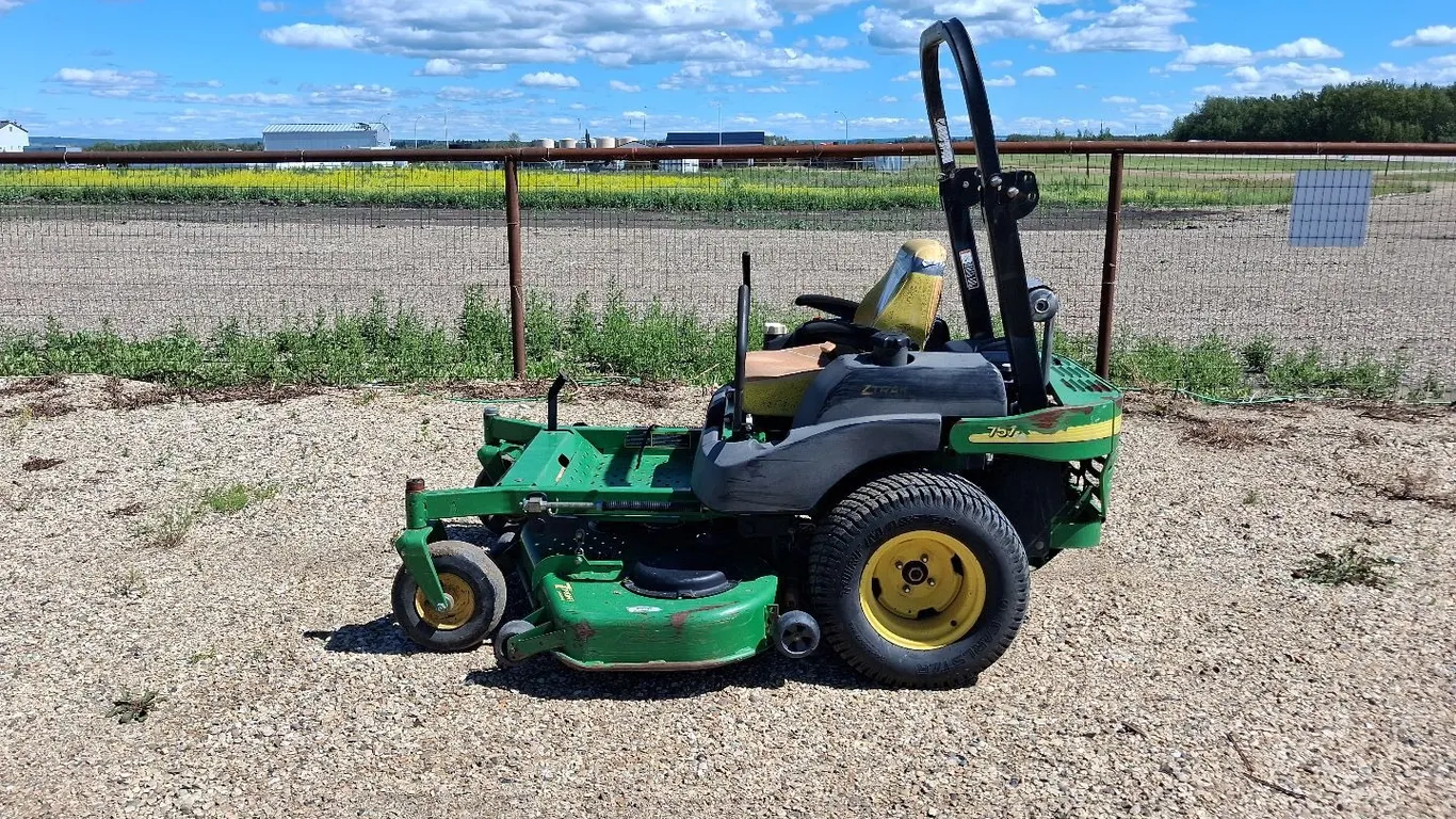 2006 John Deere ZTRAK 757 Zero-Turn Lawnmower