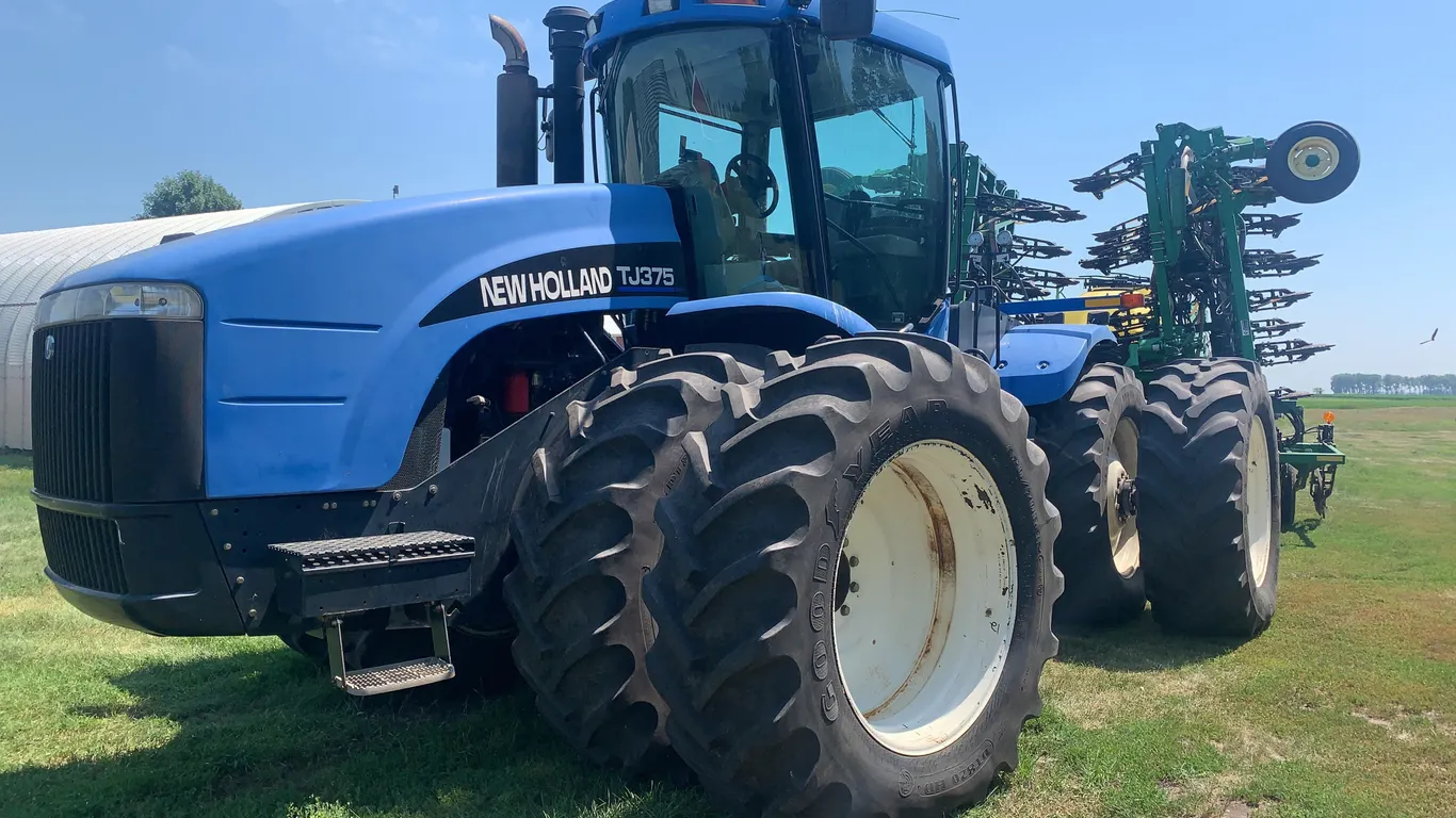 2004 New Holland TJ375 Tractor