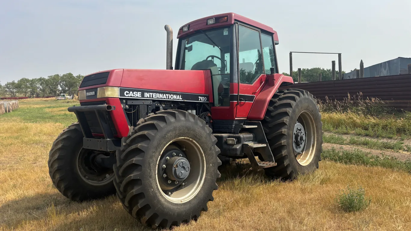 1993 Case IH 7120 Magnum Tractor