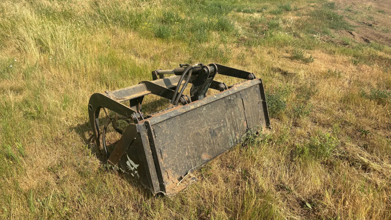 Melroe Bobcat Bucket with Grapple