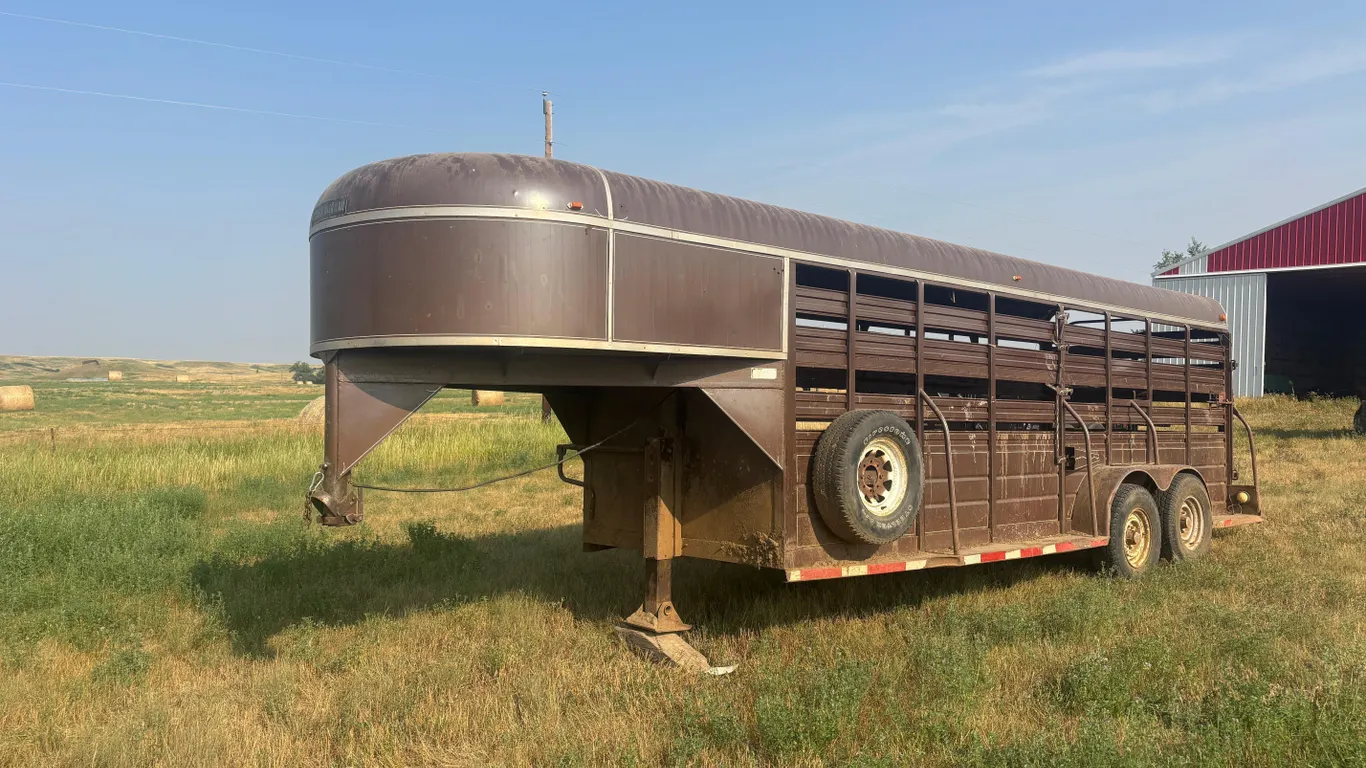 1976 W-W Stock Trailer