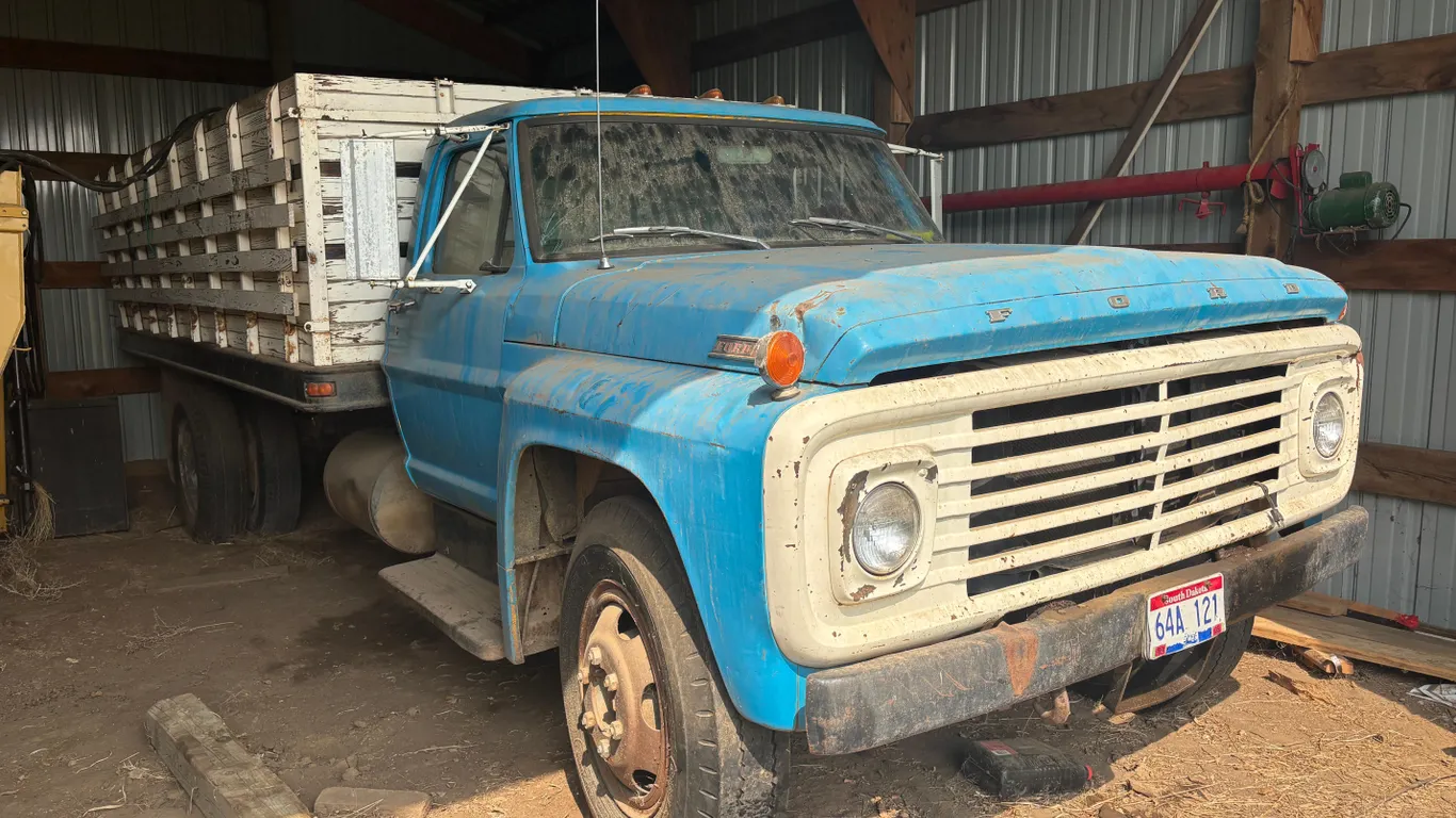 1967 Ford F600 Grain Truck