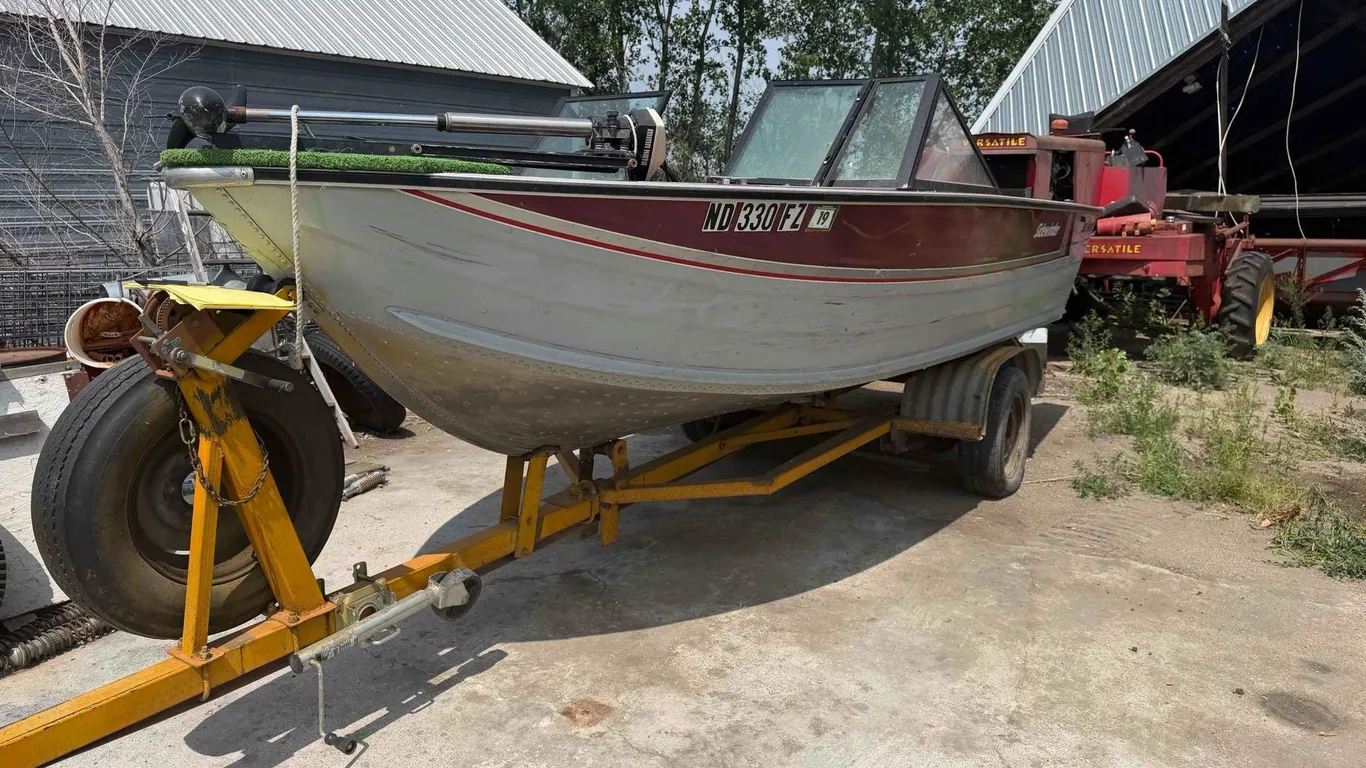 Sea Nymph SideWinder Fishing Boat