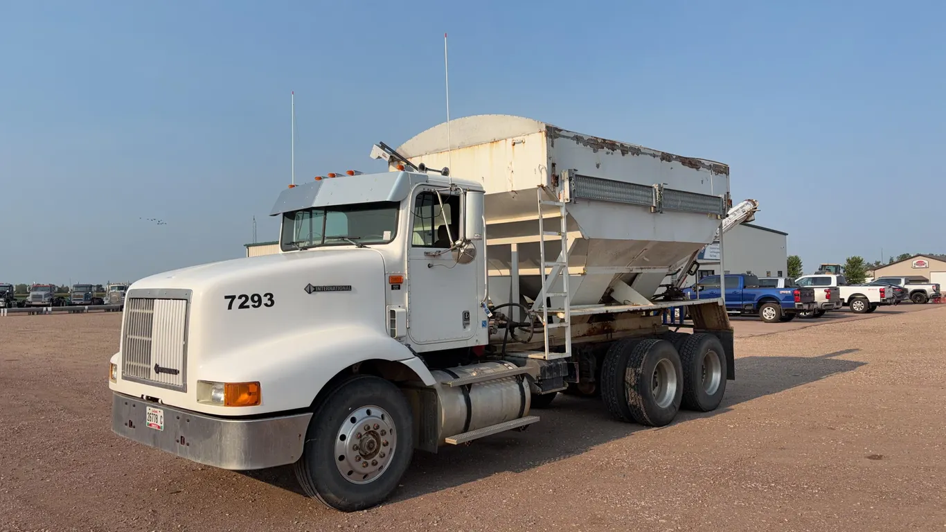 1996 International 9200 Tender Truck
