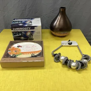Garden light, necklace, mini plate, vase