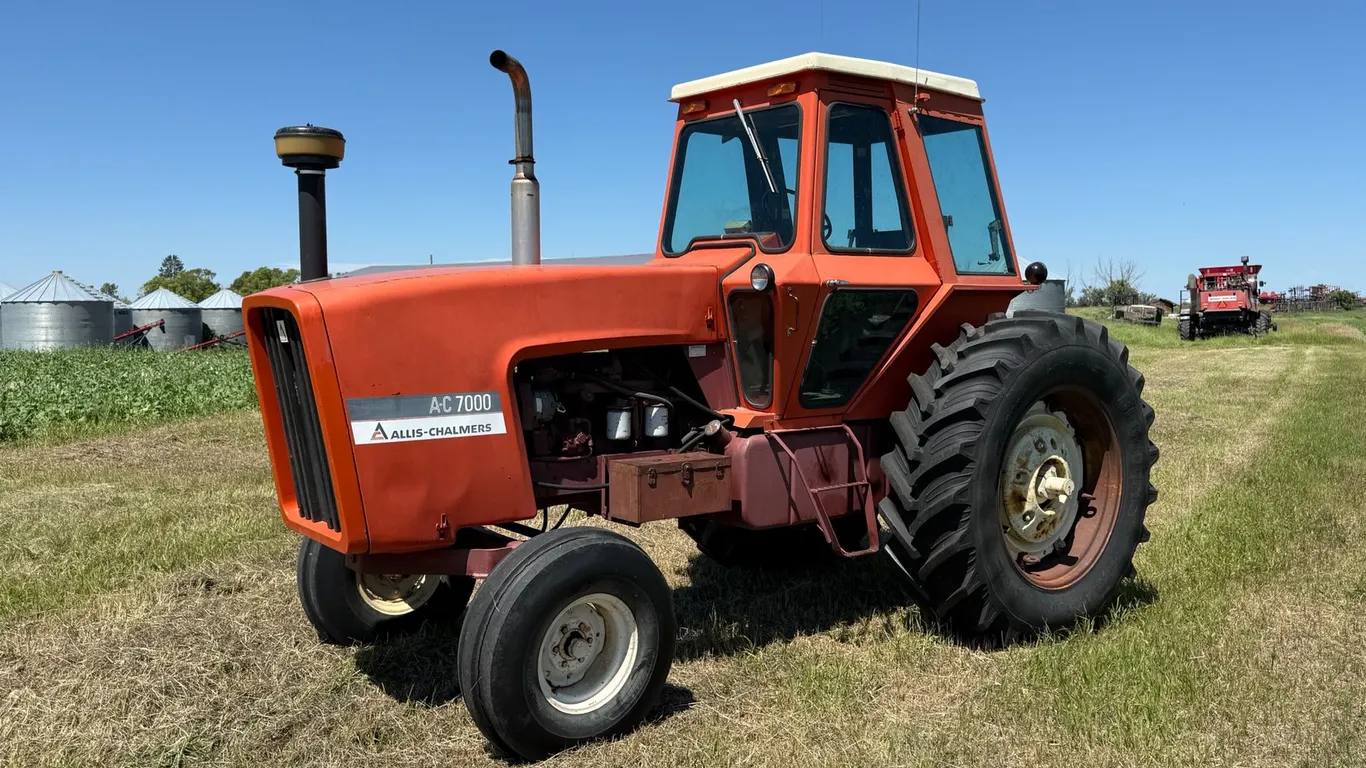 1976 Allis Chalmers 7000 Tractor