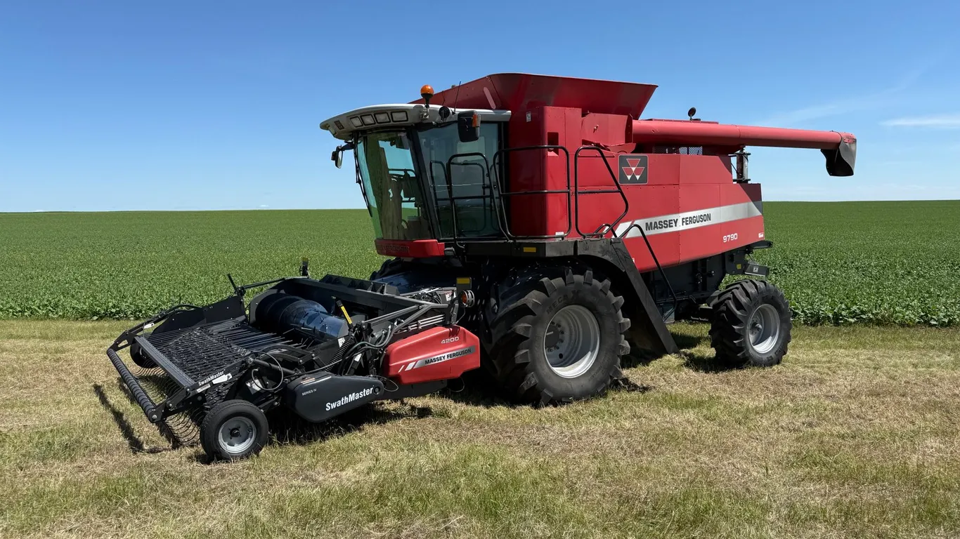 2008 Massey Ferguson 9790 Rotary Combine