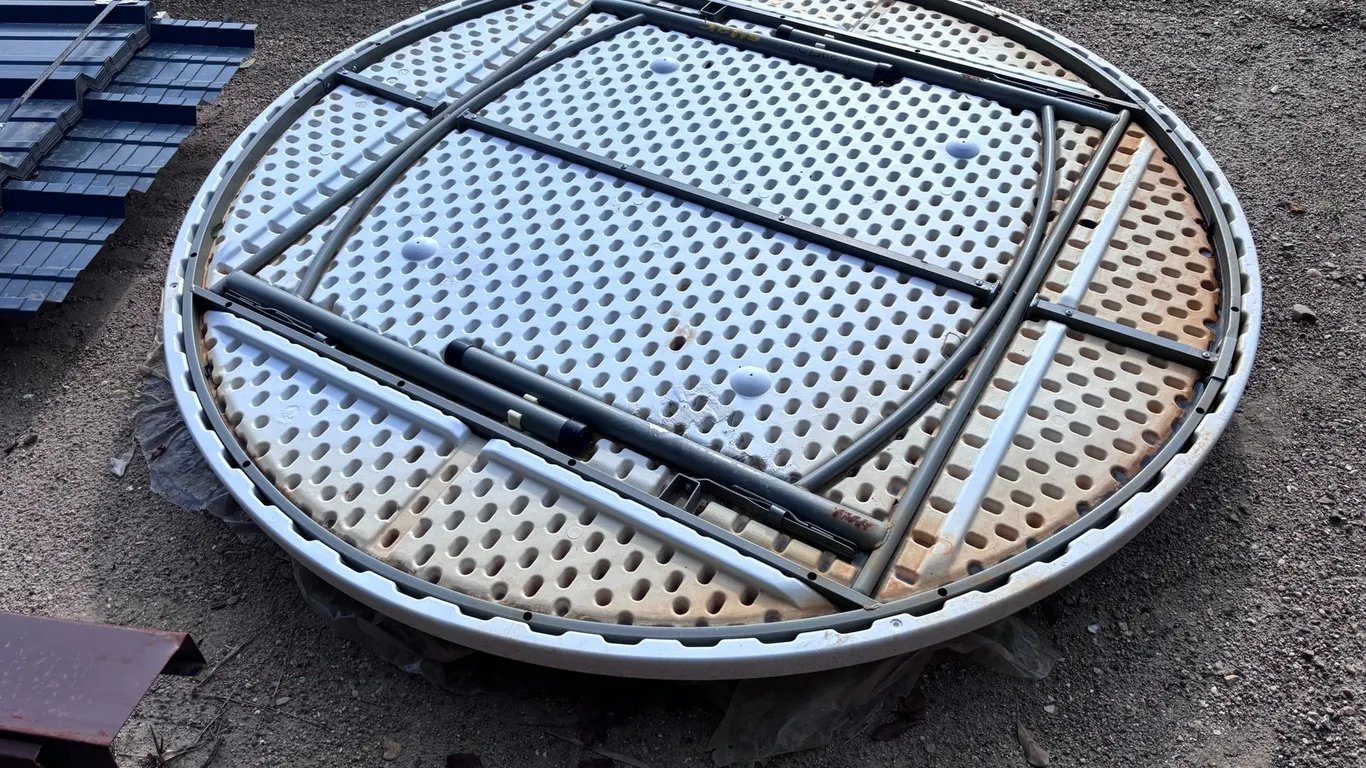 6FT ROUND TABLE