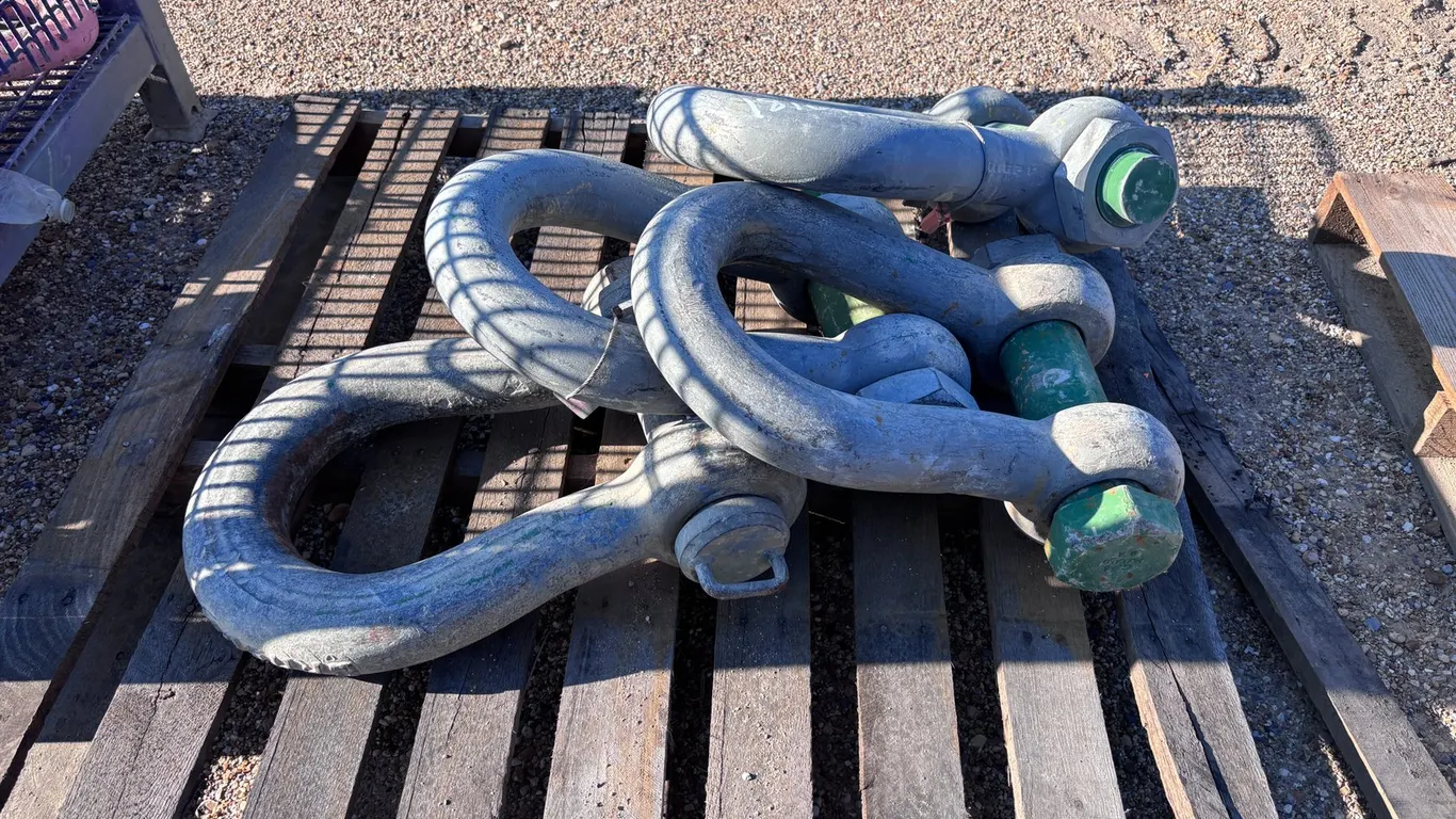 (4) INDUSTRIAL SHACKLE