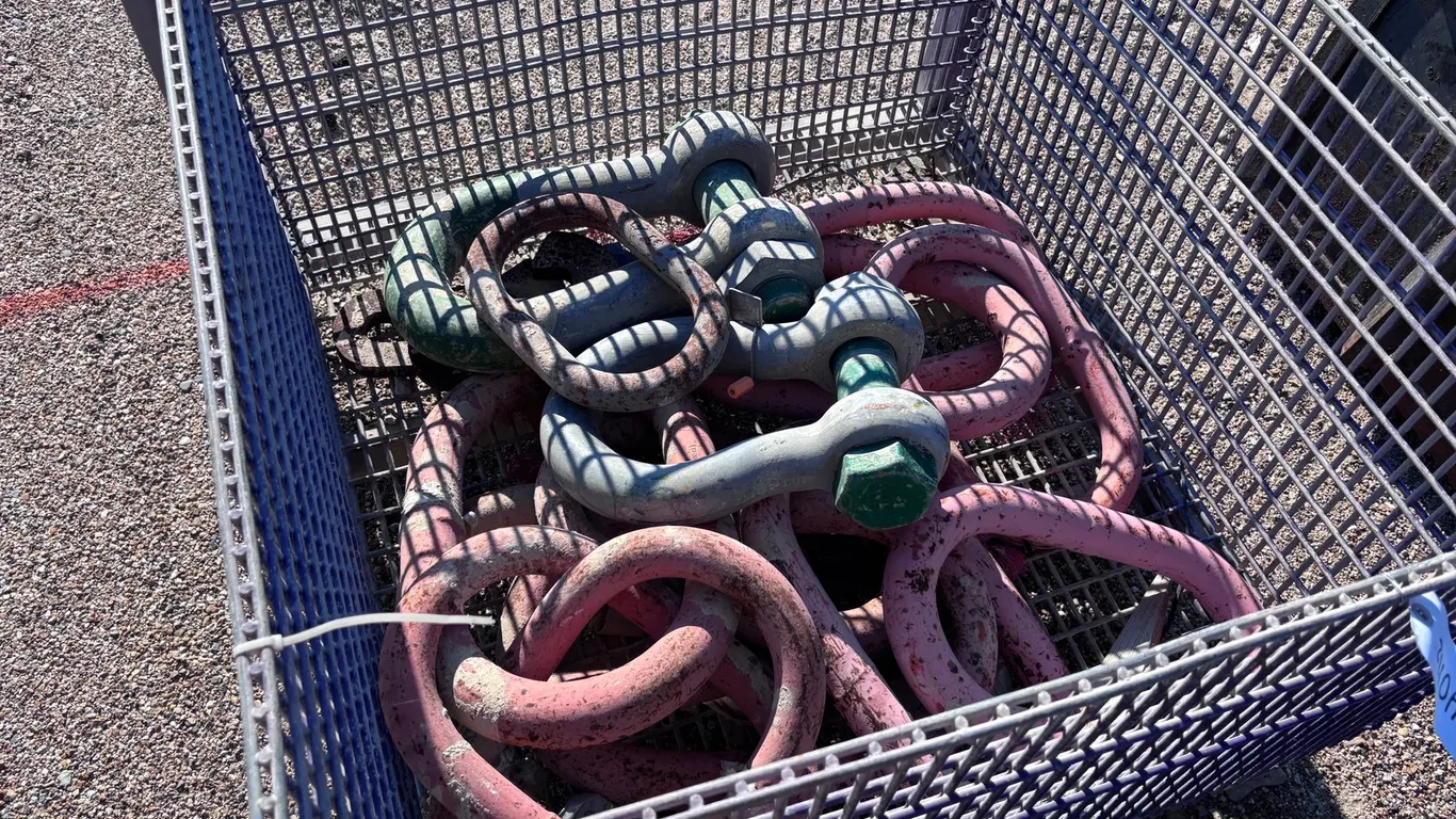 INDUSTRIAL SHACKLES