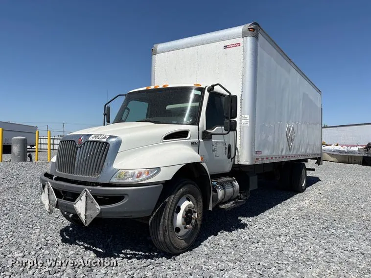 2020 International MV607 box truck