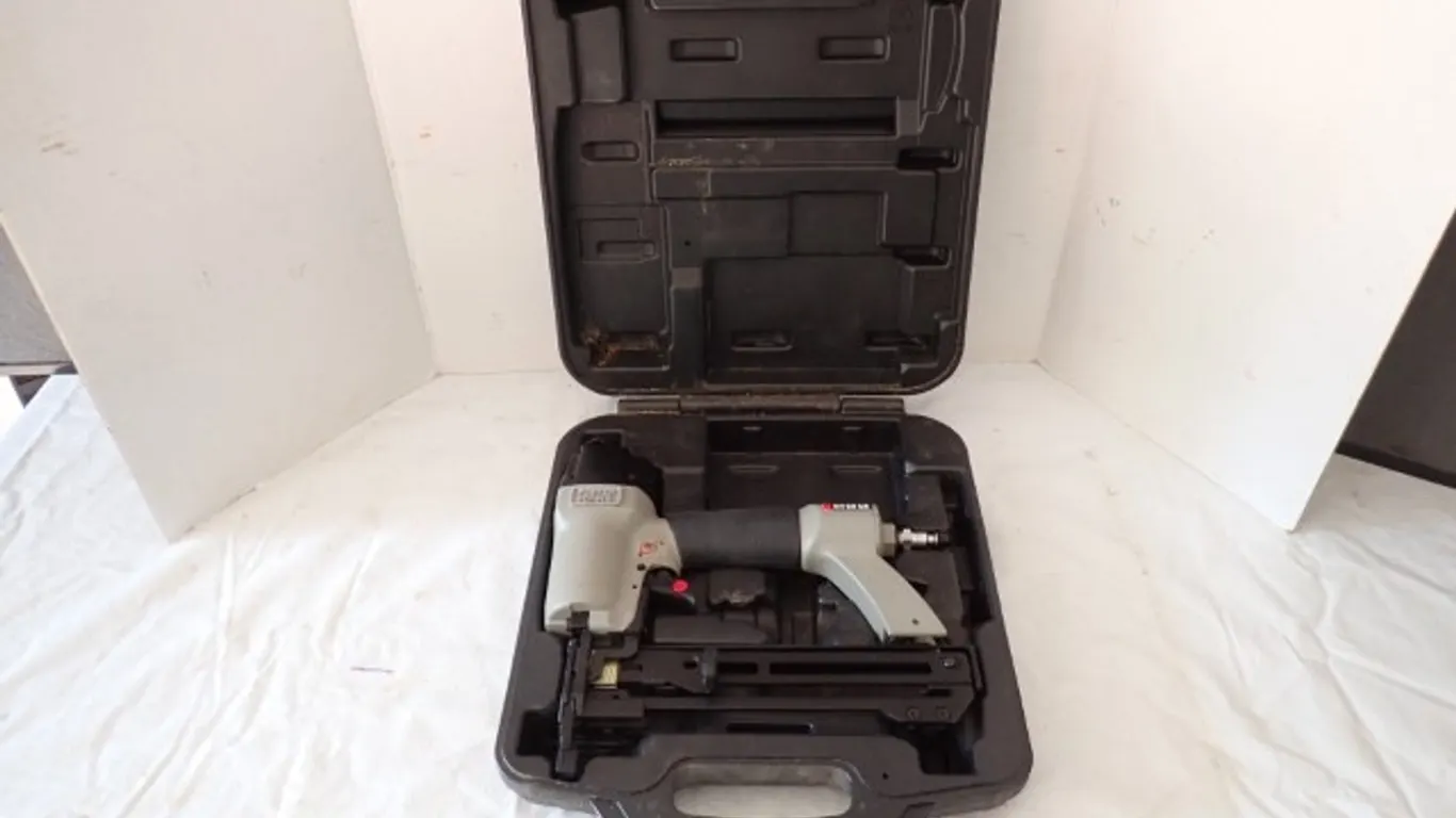Pneumatic Brad Nailer