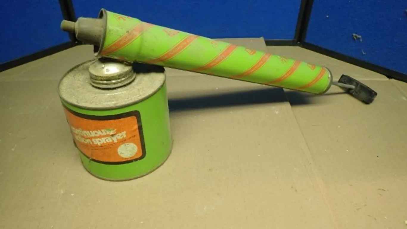 ROOT LOWELL Continuous Action Sprayer