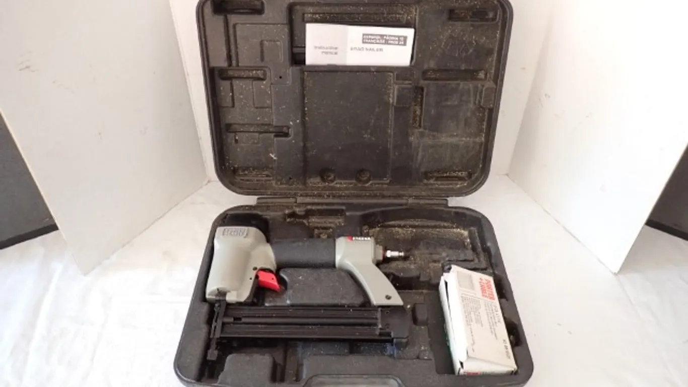 Pneumatic Brad Nailer
