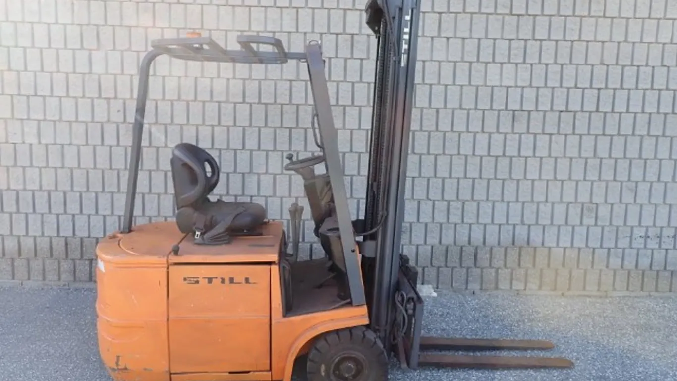 STILL R50-15 Electric Forklift with Triplex Mast, Side Shift & Charger