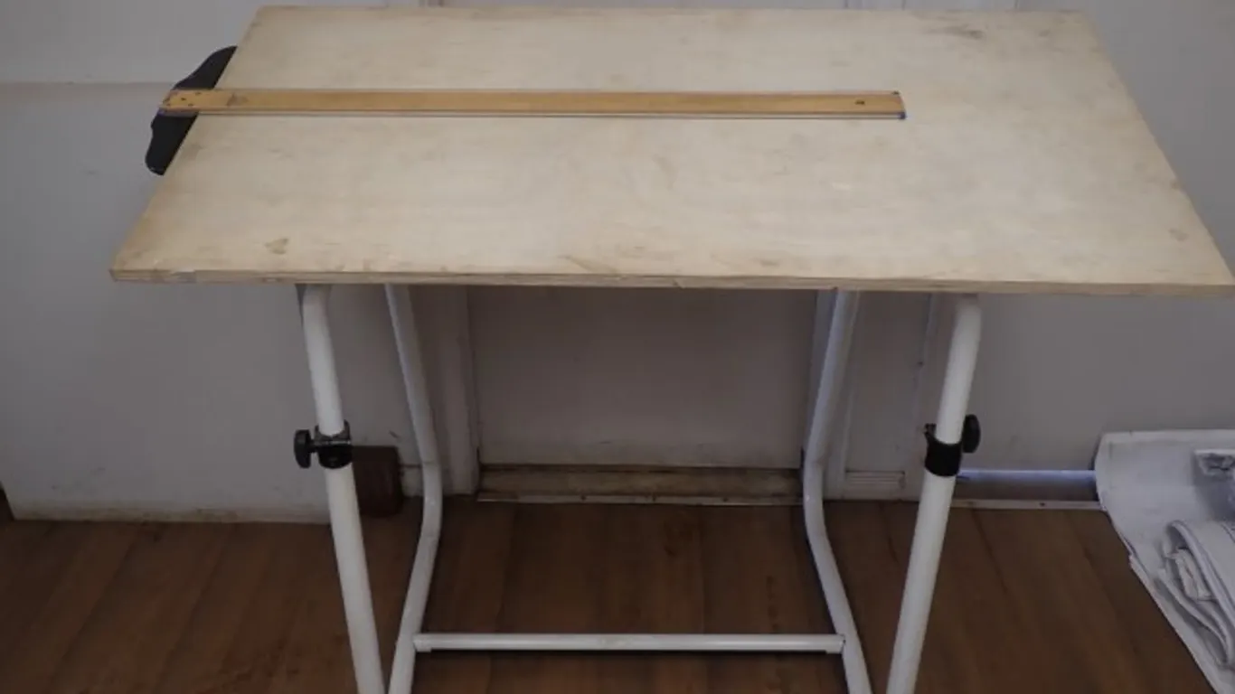 Adjustable Drafting Table