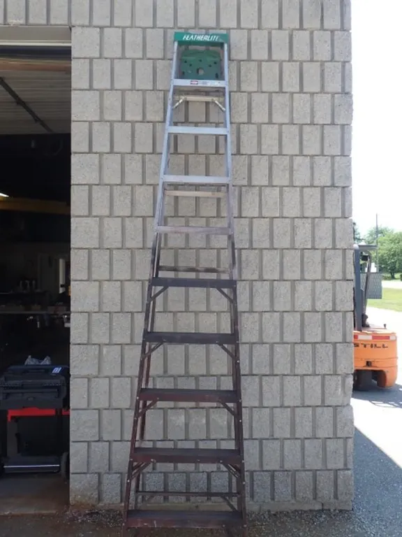 Featherlite 10' Aluminum Step Ladder