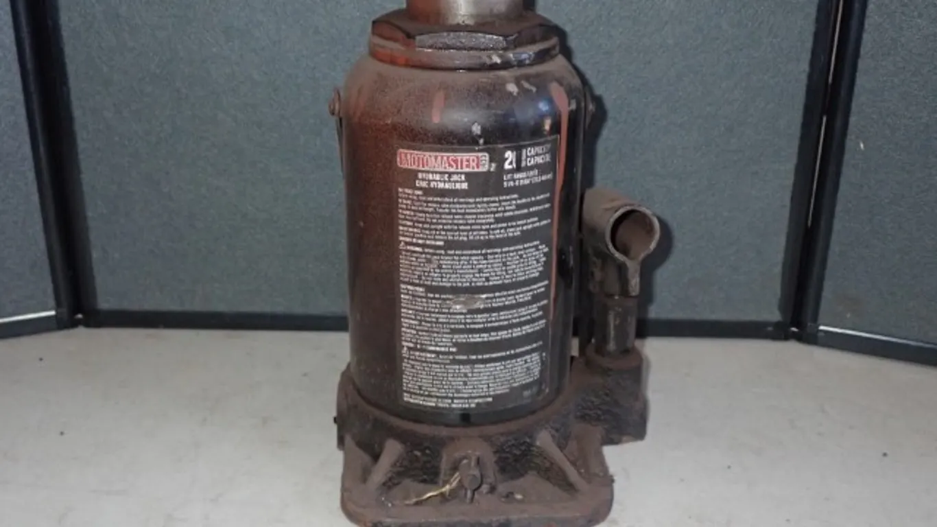 MotoMaster Hydraulic Jack