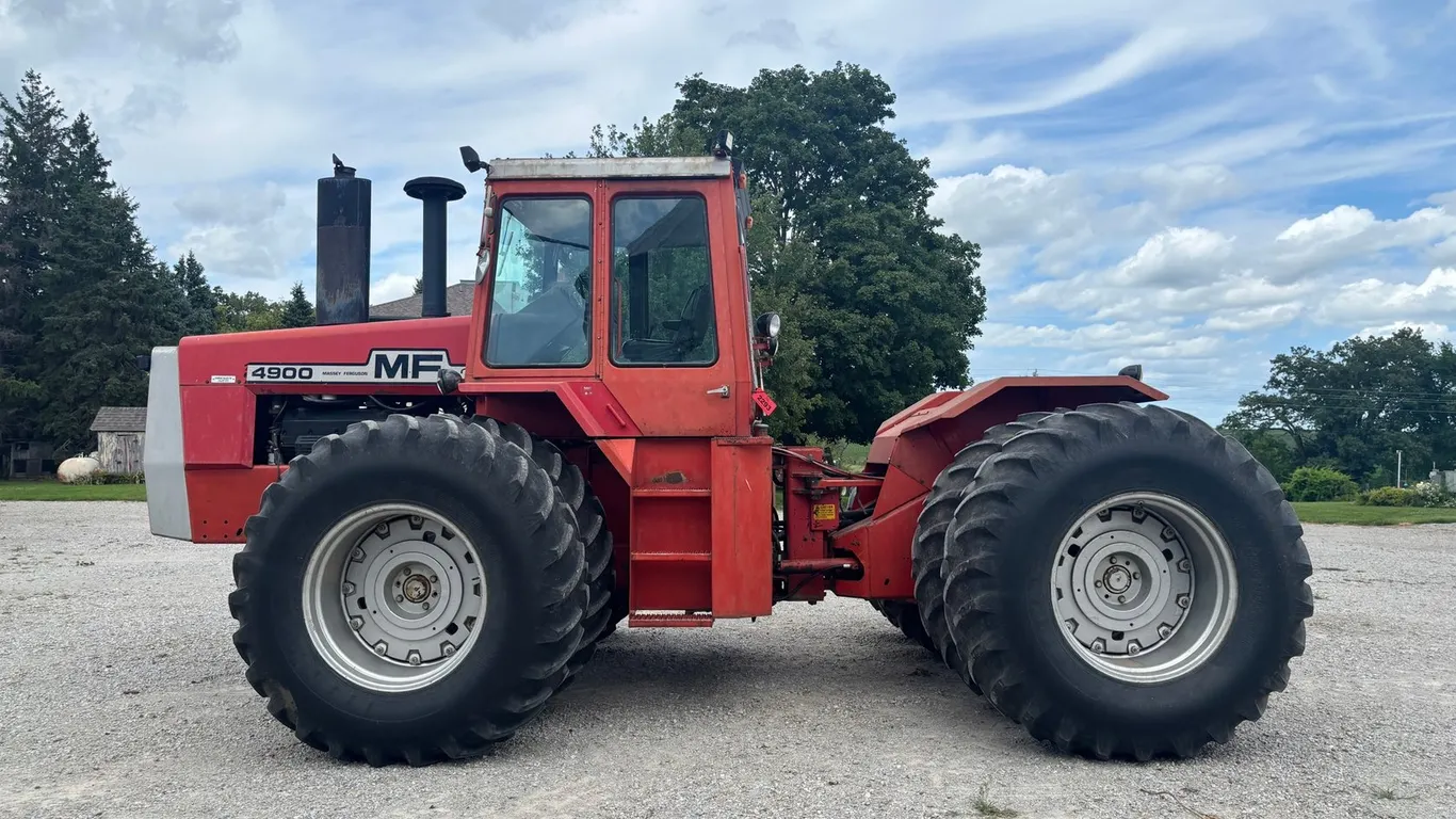 1983 Massey Ferguson 4900 4x4 Tractor