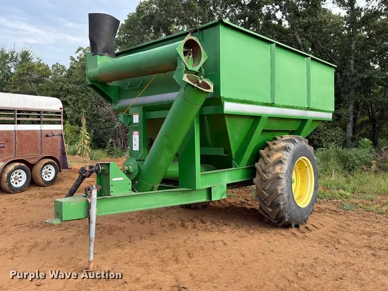 John Deere grain cart