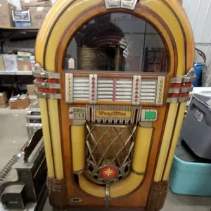 Wurlitzer 1080” Colonial" Jukebox, 1947, with Arched Glass Window and Starburst Speaker Grille