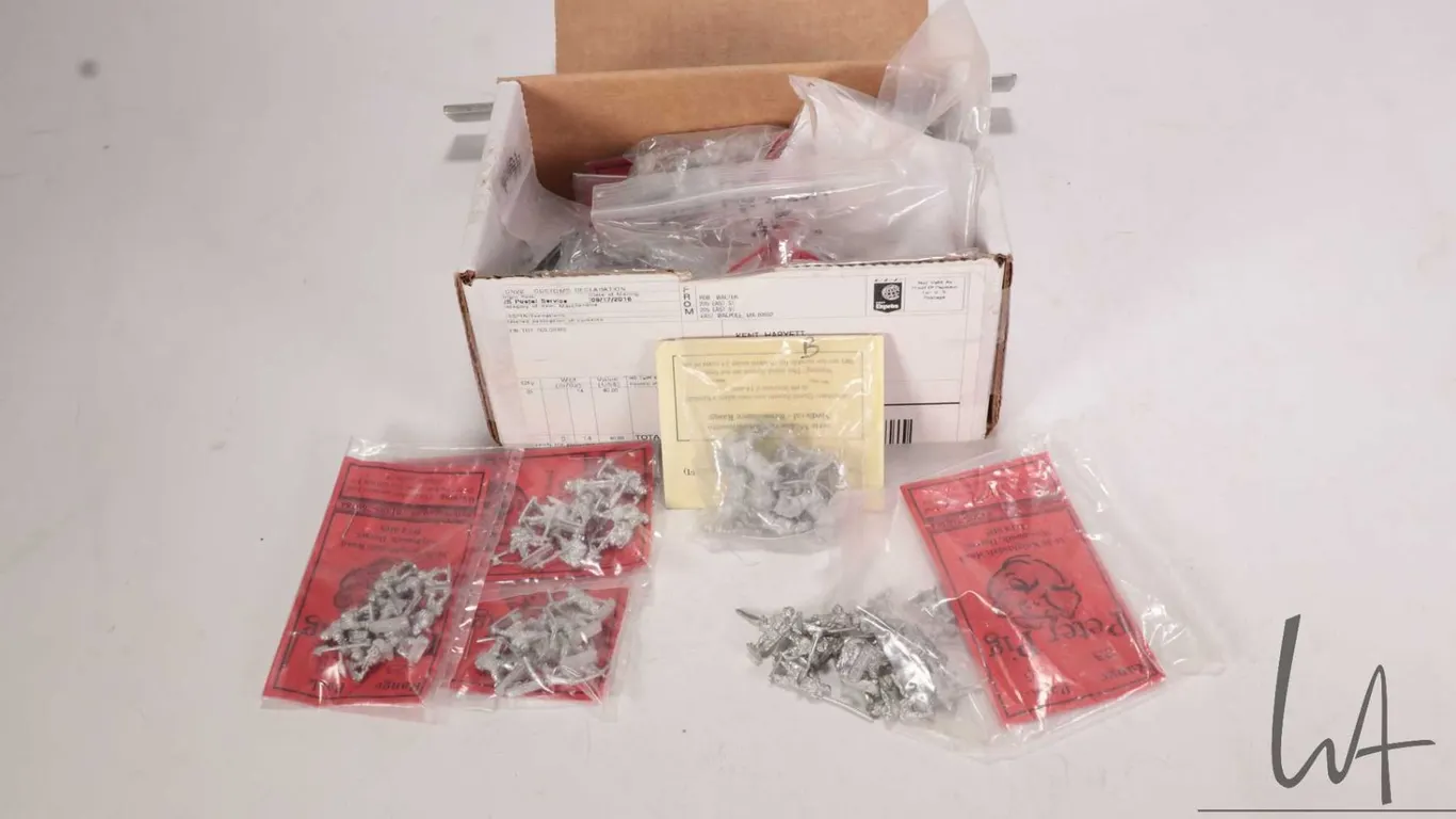 Large selection of metal 10mm miniatures including fourteen Peter Pig packets, two Mirliton S.G. pac