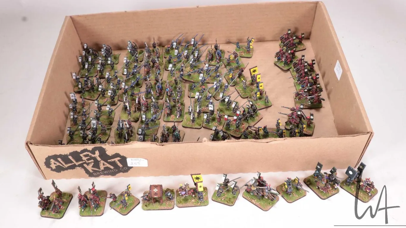 Large selection of what appears to be 15mm Samurai Warriors including mounted riders, warriors with