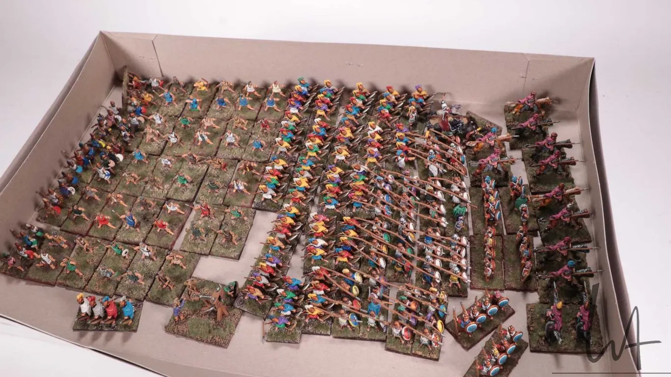 Large selection of what appears to be 15mm a Macedonian infantry and mounted calvary. Approximately
