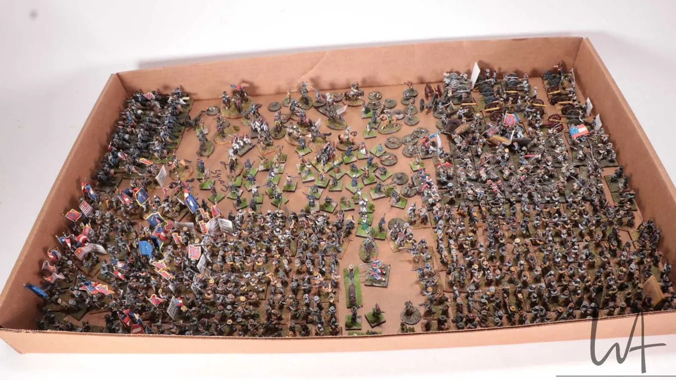 Large selection of what appears to be 15mm American civil war figures including cavalry, infantry, c
