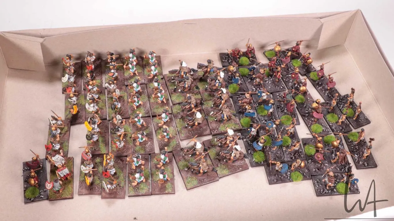 Large selection of what appears to be 15mm Hellenistic warriors and mounted riders. Approximately 12