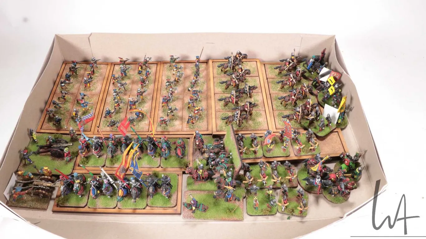 Large selection of what appears to be 15mm Renaissance mounted knights, calvary men crossbowmen, etc