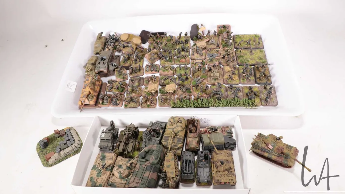 Large selection of what appears to be 15mm WWII military models including tanks and infantry men, ea