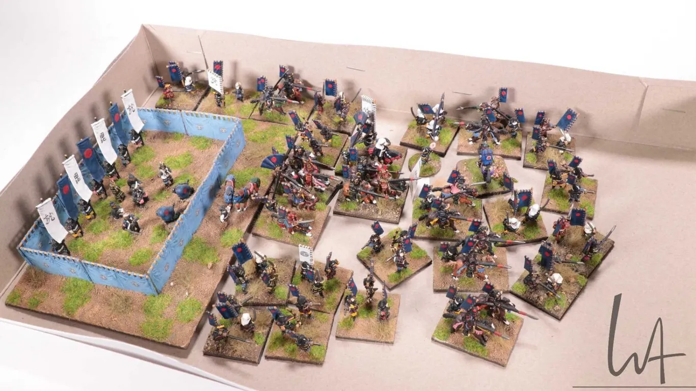 Large selection of what appears to be 15mm miniature firgues including Uesugi Kenshin field camp and