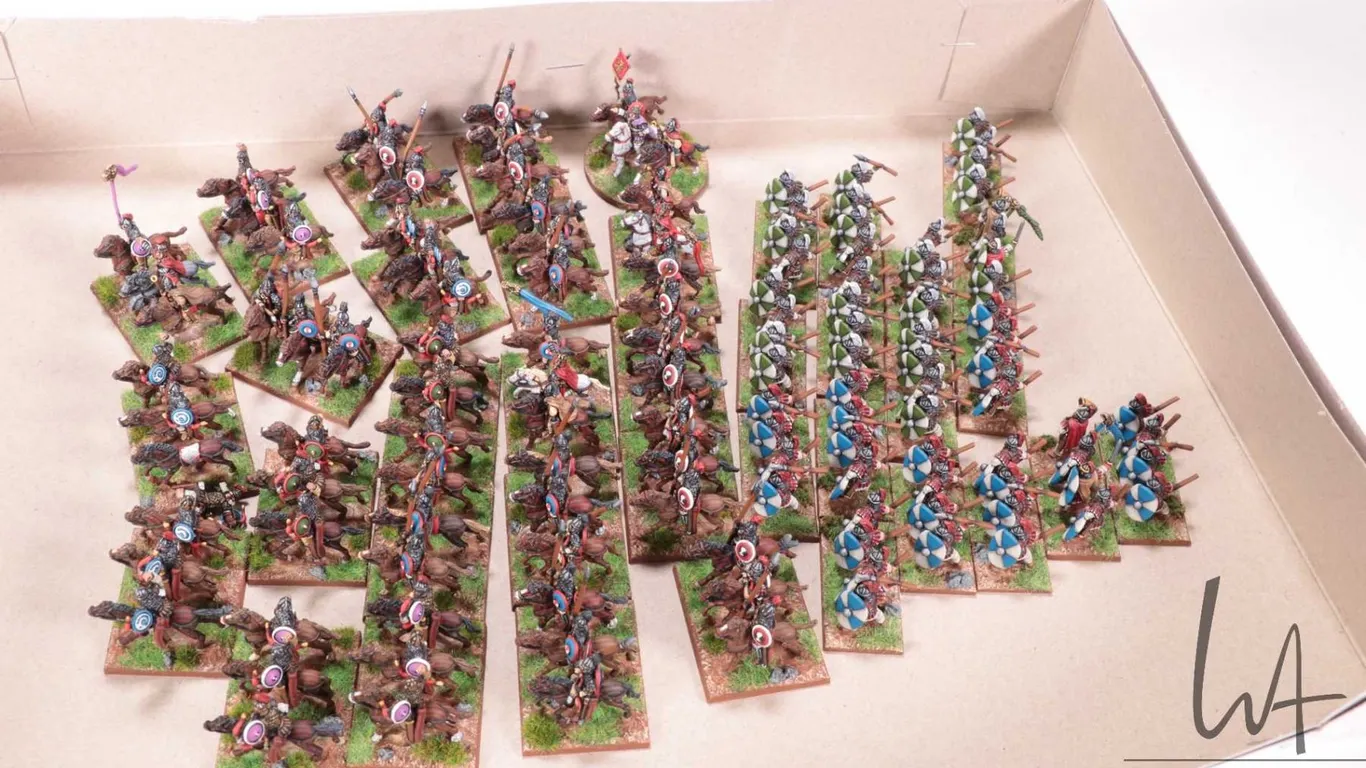 Large selection of what appears to be 15mm miniature figures including Roman Calvary and viking warr